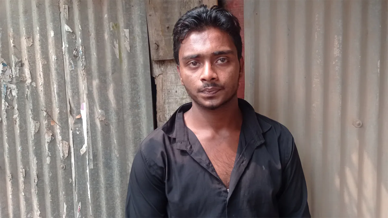 ডাসারে কোমল পানীয়ের সাথে চেতনানাশক ওষুধ পান করিয়ে অচেতন
