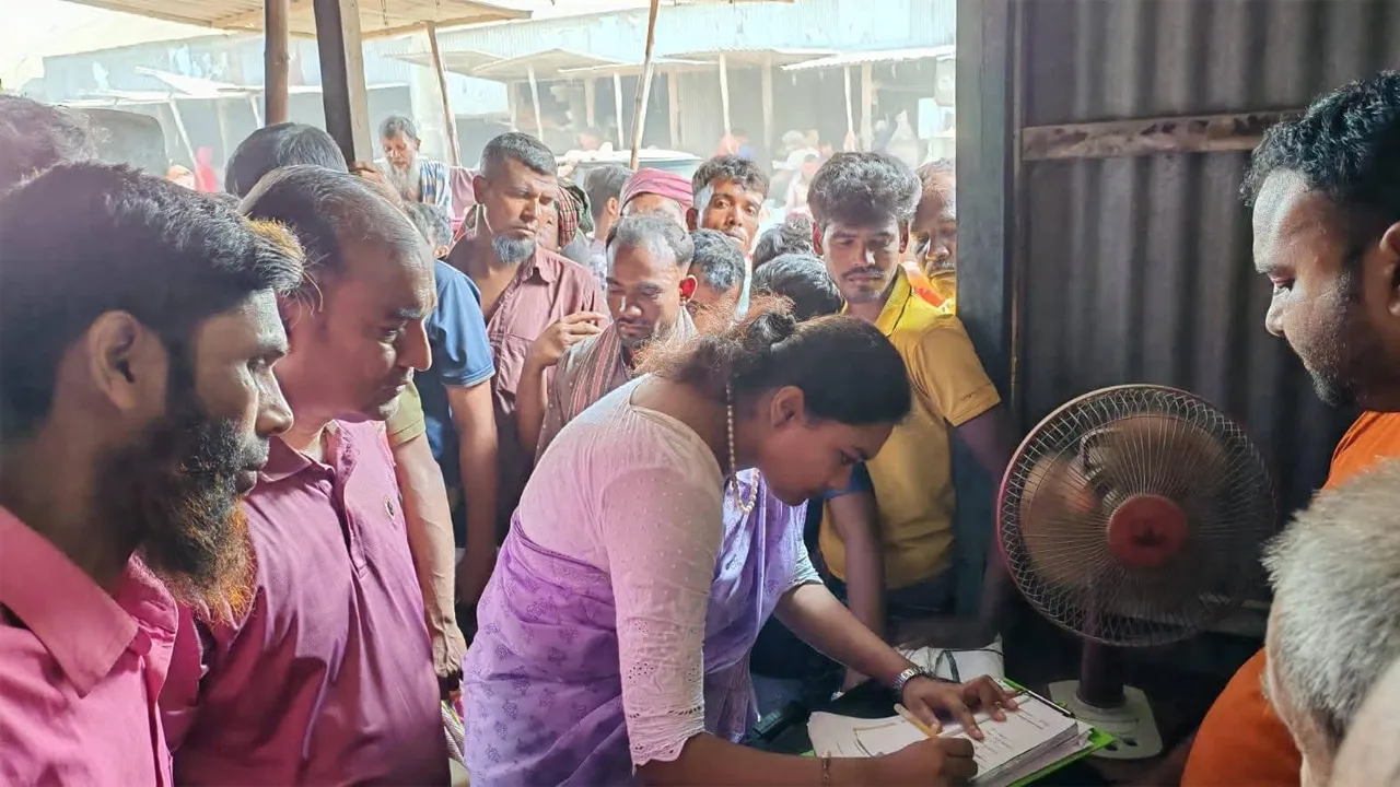 বেশি দামে তেল বিক্রি, ব্যবসায়ীকে জরিমানা