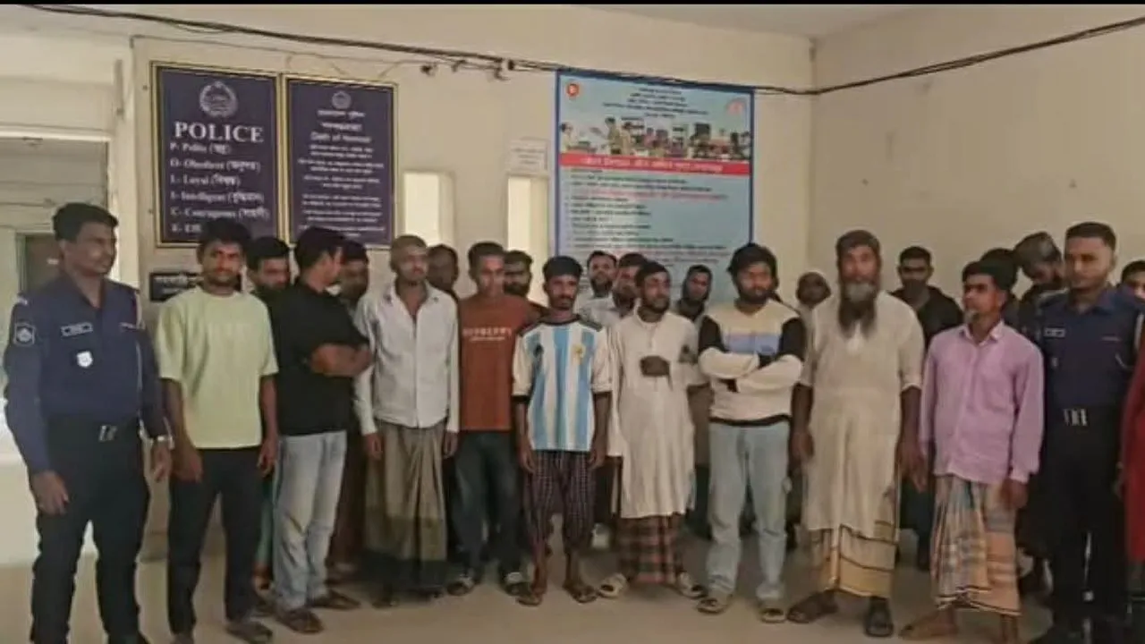 নগরকান্দায় পুলিশের অভিযানে দেশীয় অস্ত্রসহ গ্রেফতার ৩২