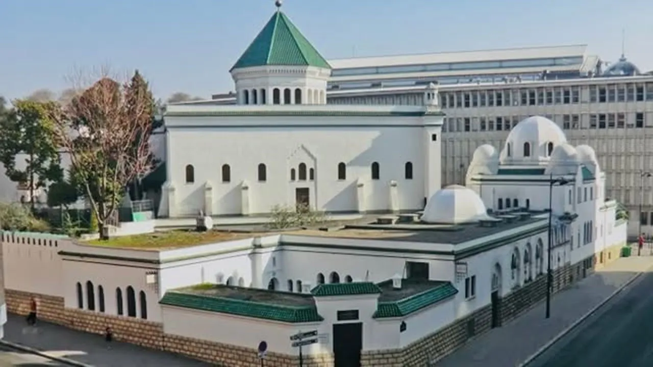 প্যারিসে ঈদের উচ্ছ্বাস, জামাত ও মেলার আনন্দ