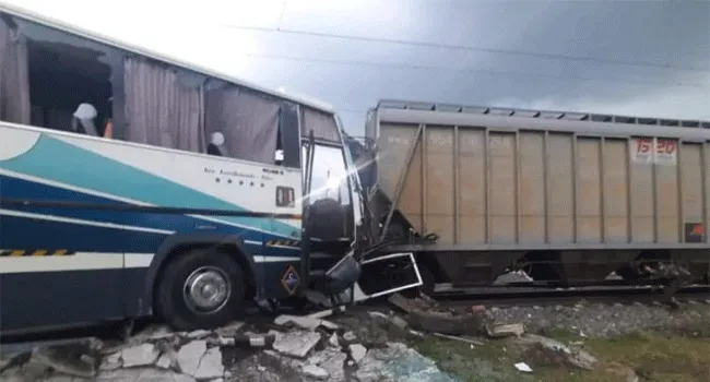 রাশিয়ায় বাসের সাথে ট্রেনের সঙ্ঘর্ষে নিহত ১, আহত ১১