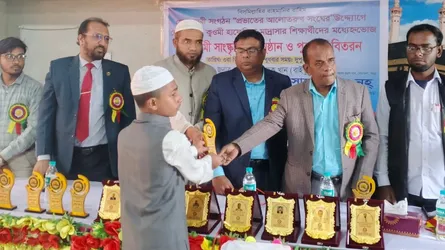 সোনাতলায় প্রভাতের আলো তরুণ সংঘের পুরস্কার বিতরণ ও সম্মাননা প্রদান