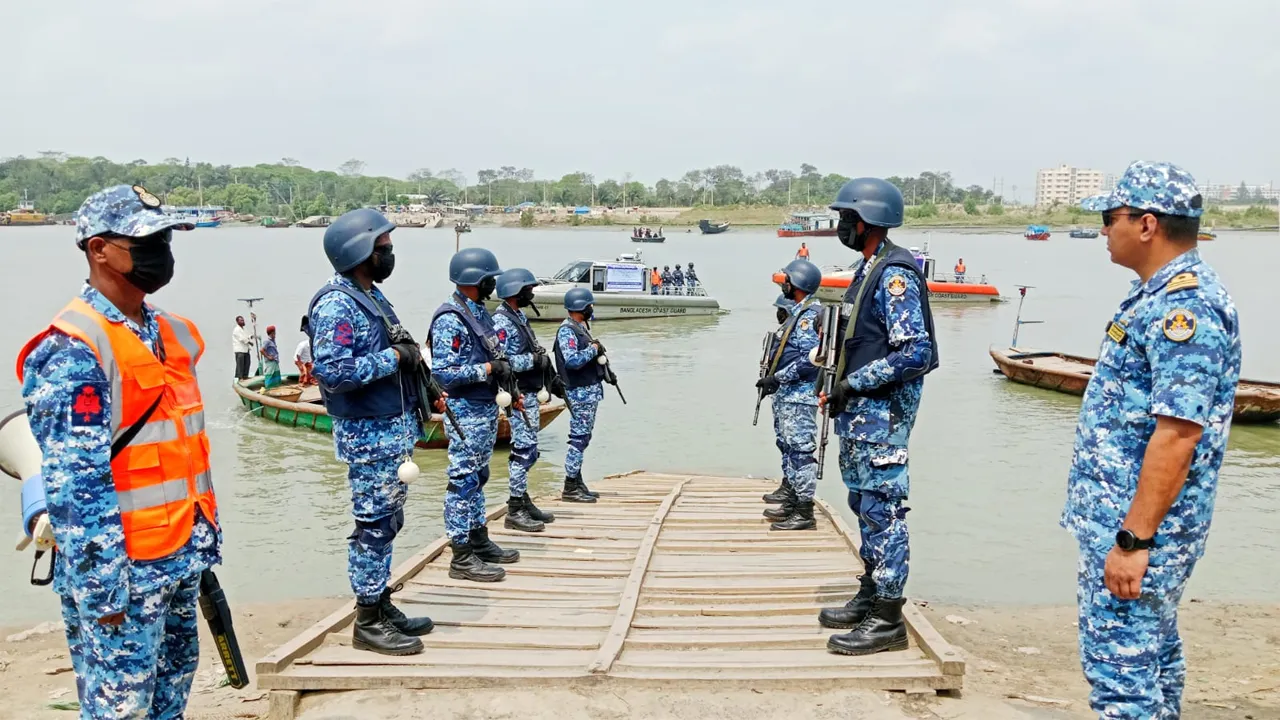 নৌপথে নিরাপত্তায় বাংলাদেশ কোস্টগার্ডের বিশেষ তৎপরতা