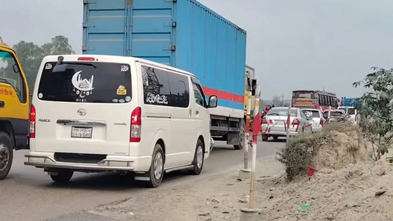 পদ্মাসেতু হয়ে স্বস্তির ঈদযাত্রা, চাপ বাড়লেও নেই যানজট