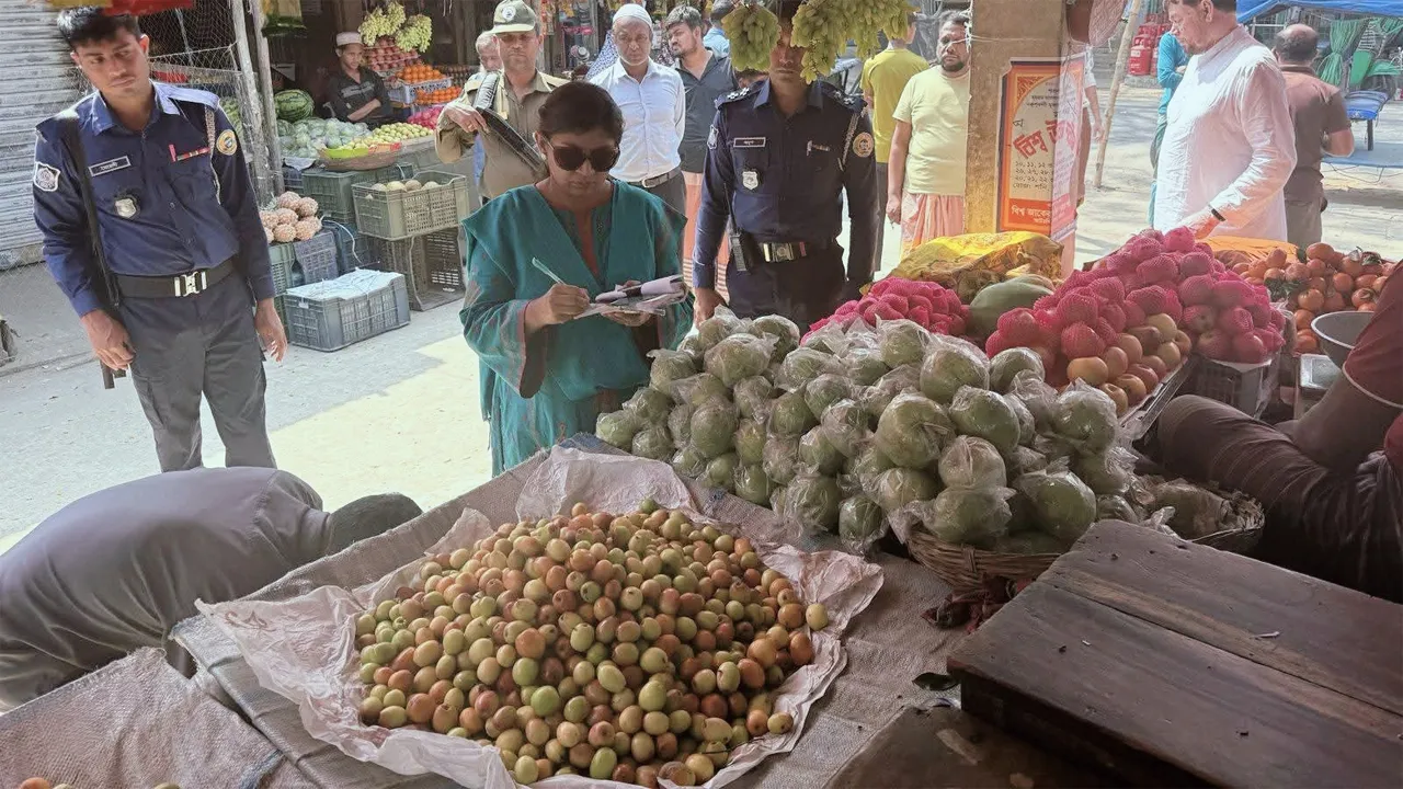 মির্জাগঞ্জে বাজার মনিটরিংয়ে ইউএনও, ব্যসবায়ীদের জরিমানা