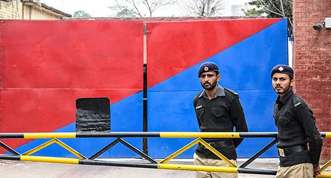 পাকিস্তানে ধর্ম অবমাননার অভিযোগে পাঁচজনের মৃত্যুদণ্ড