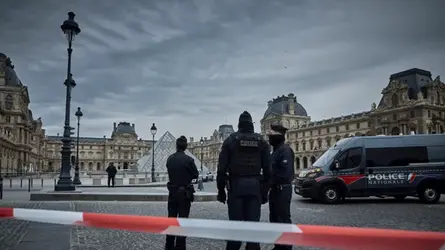 ল্যুভর জাদুঘরে দুর্ধর্ষ চুরি, ৭ মিনিটেই মিশন শেষ