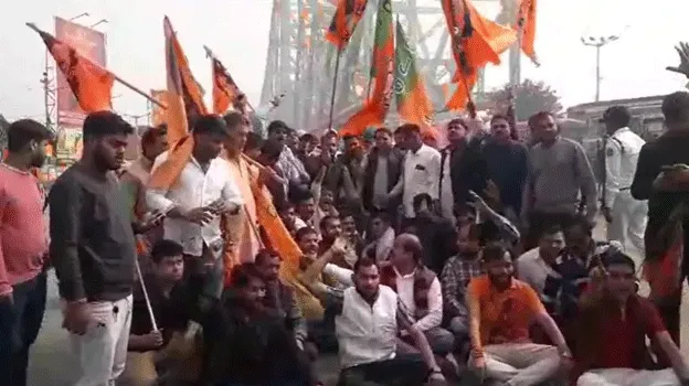 পশ্চিমবঙ্গ ও ত্রিপুরায় আজো বাংলাদেশ সরকারের বিরুদ্ধে বিক্ষোভ