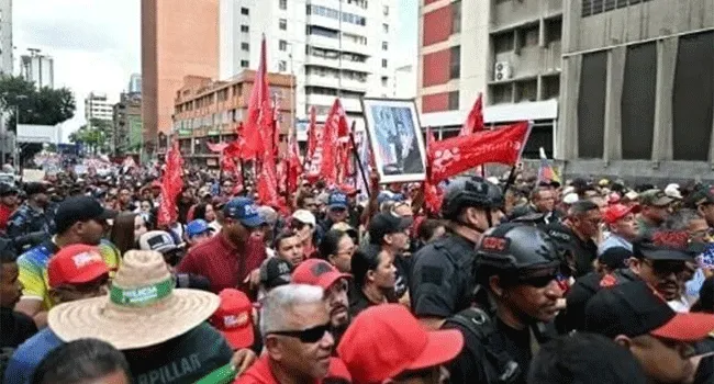সবাইকে মার্কিন আগ্রাসনের বিরুদ্ধে রাস্তায় নামার আহ্বান মাদুরোর ছেলের