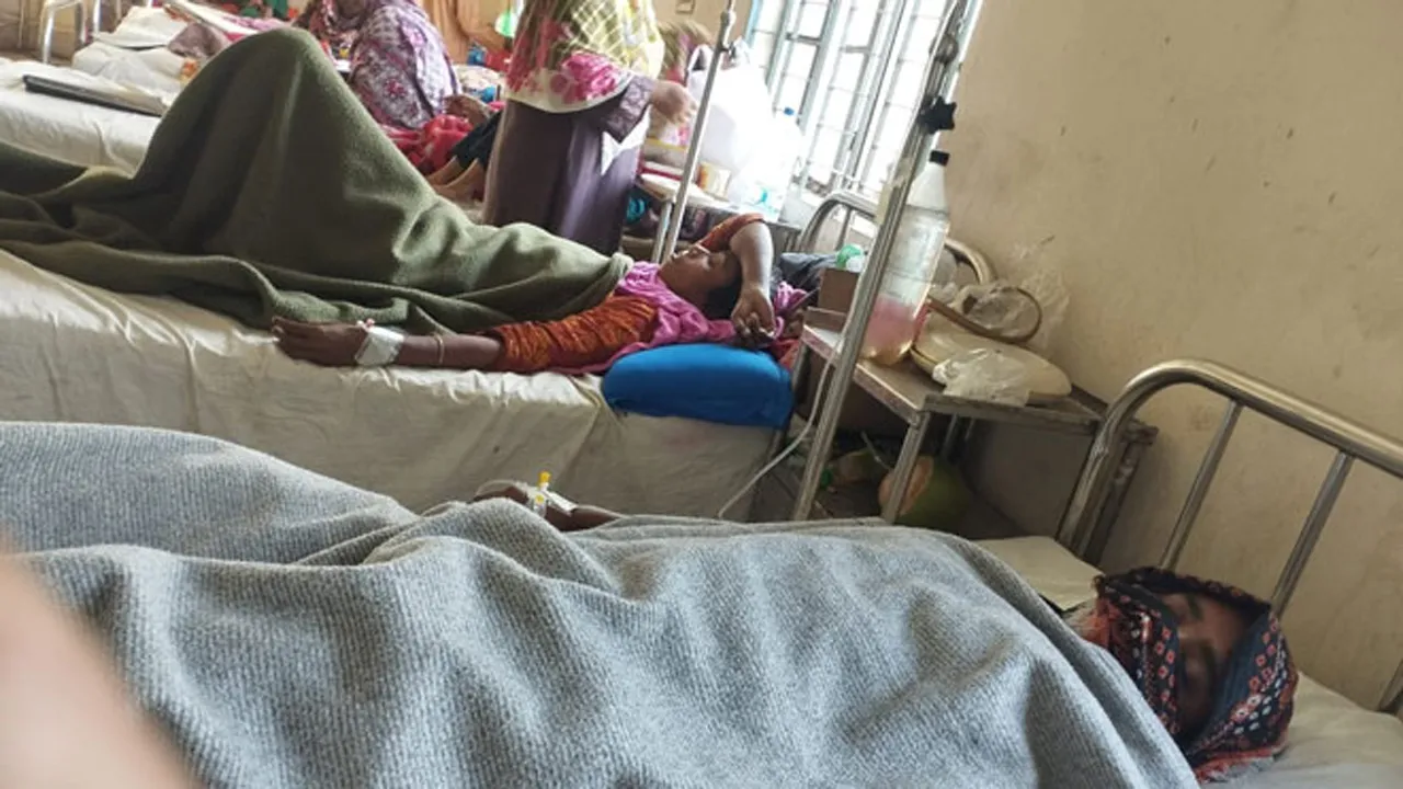 দুর্গাপুরে ভিজিএফের চালের কার্ড চাইতেই মারধর, হাসপাতালে ২ নারী