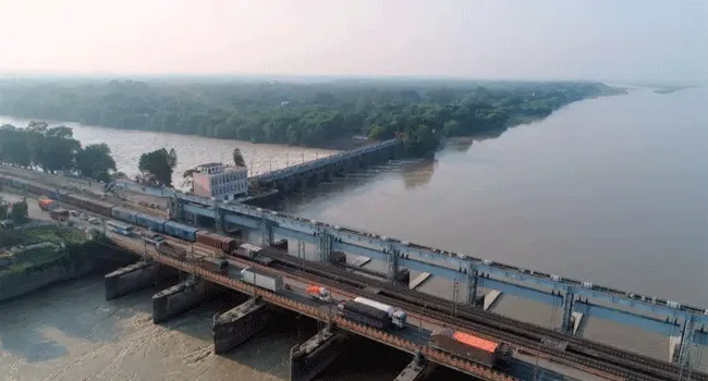 পঞ্চাশ বছর পূর্ণ করল ফারাক্কা বাঁধ, টিকতে পারে আর কতদিন?