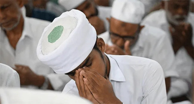 ভারতে খোলা জায়গায় নামাজ পড়ায় শিক্ষার্থী গ্রেফতার