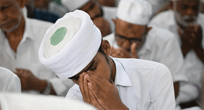 ভারতে খোলা জায়গায় নামাজ পড়ায় শিক্ষার্থী গ্রেফতার