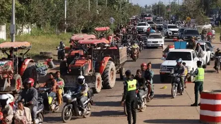 থাইল্যান্ড-কম্বোডিয়া সীমান্তে প্রাণঘাতী সঙ্ঘাত, পালিয়ে যাচ্ছে হাজারো মানুষ