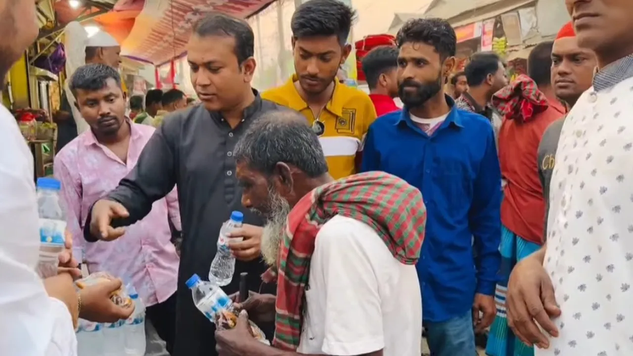 গফরগাঁওয়ে ছাত্রদলের ইফতার বিতরণ