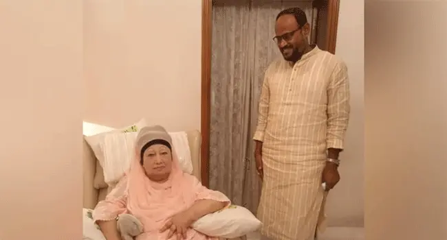 বেগম খালেদা জিয়াকে পৌঁছে দেয়া হয়েছে আমন্ত্রণপত্র