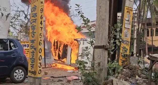 ওয়াকফ আইনের প্রতিবাদ কেন সাম্প্রদায়িক সহিংসতায় রূপ নিলো মুর্শিদাবাদে?