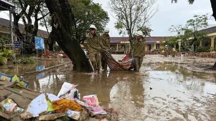 থাইল্যান্ডে ভয়াবহ বন্যা, ১৩ জনের প্রাণহানি