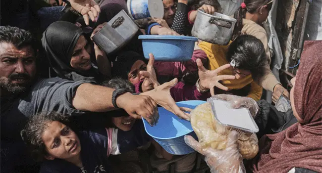 এবার ইসরাইলে আটক ফরাসি সংসদ সদস্যরা অনশনে