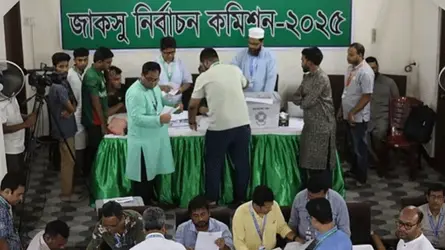 জাকসু নির্বাচনের ভোট গণনা বন্ধ, চলছে জরুরি বৈঠক