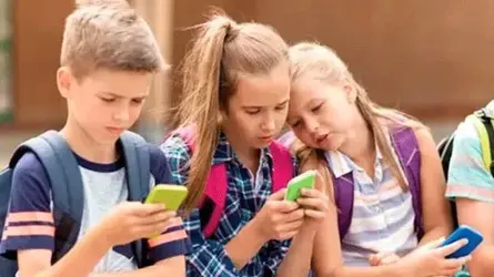 অস্ট্রেলিয়ায় কম বয়সীদের সোশ্যাল মিডিয়ায় প্রবেশাধিকার নিষিদ্ধের বিরুদ্ধে আইনি চ্যালেঞ্জ