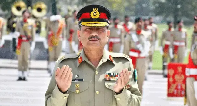 পাকিস্তানের সেনাপ্রধানের আজীবন দায়মুক্তির বিষয়টি কিভাবে দেখা হচ্ছে