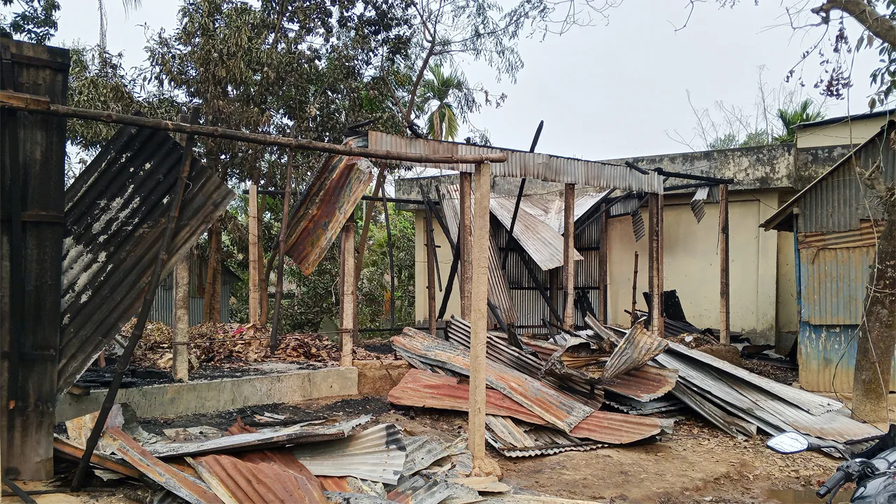 মধুপুরে আগুনে পুড়ে গেছে ৭ দোকান
