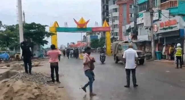 গোপালগঞ্জে সমাবেশ শেষে হামলার মুখে এনসিপির গাড়িবহর