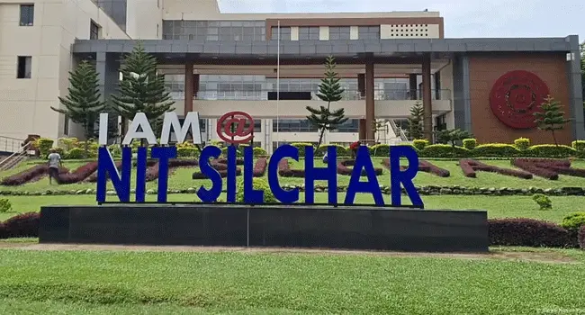 ক্যাম্পাসে সহিংসতার অভিযোগ এনে ৫ বাংলাদেশী শিক্ষার্থীকে ফেরত পাঠাচ্ছে ভারত