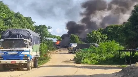 মিয়ানমারে বেসামরিক গাড়িবহরে বিমান হামলায় নিহত ৮
