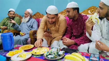 হেফাজতের আমিরের সাথে গণঅধিকার পরিষদ নেতাদের সৌজন্য সাক্ষাৎ