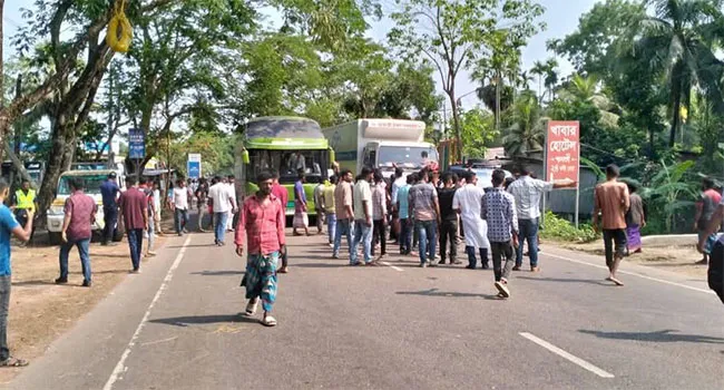 উজিরপুরে বাসচাপায় শ্রমিক দল নেতা নিহত