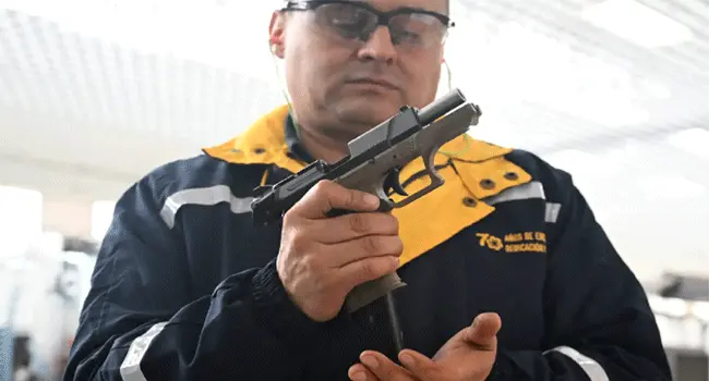 ইসরাইলের সাথে অস্ত্রচুক্তি বাতিলের পর যুদ্ধ রাইফেল উৎপাদন কলম্বিয়ার