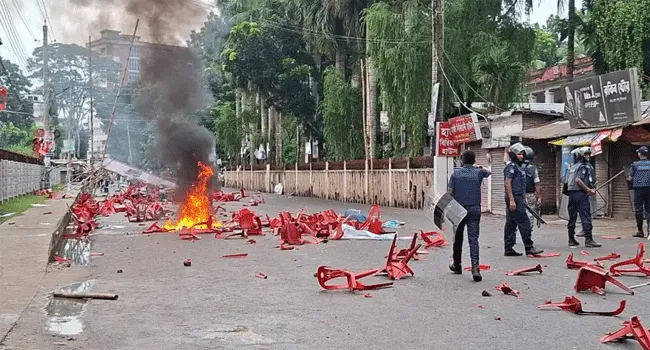 পুলিশ সুপারের কার্যালয়ে অবরুদ্ধ এনসিপি নেতারা