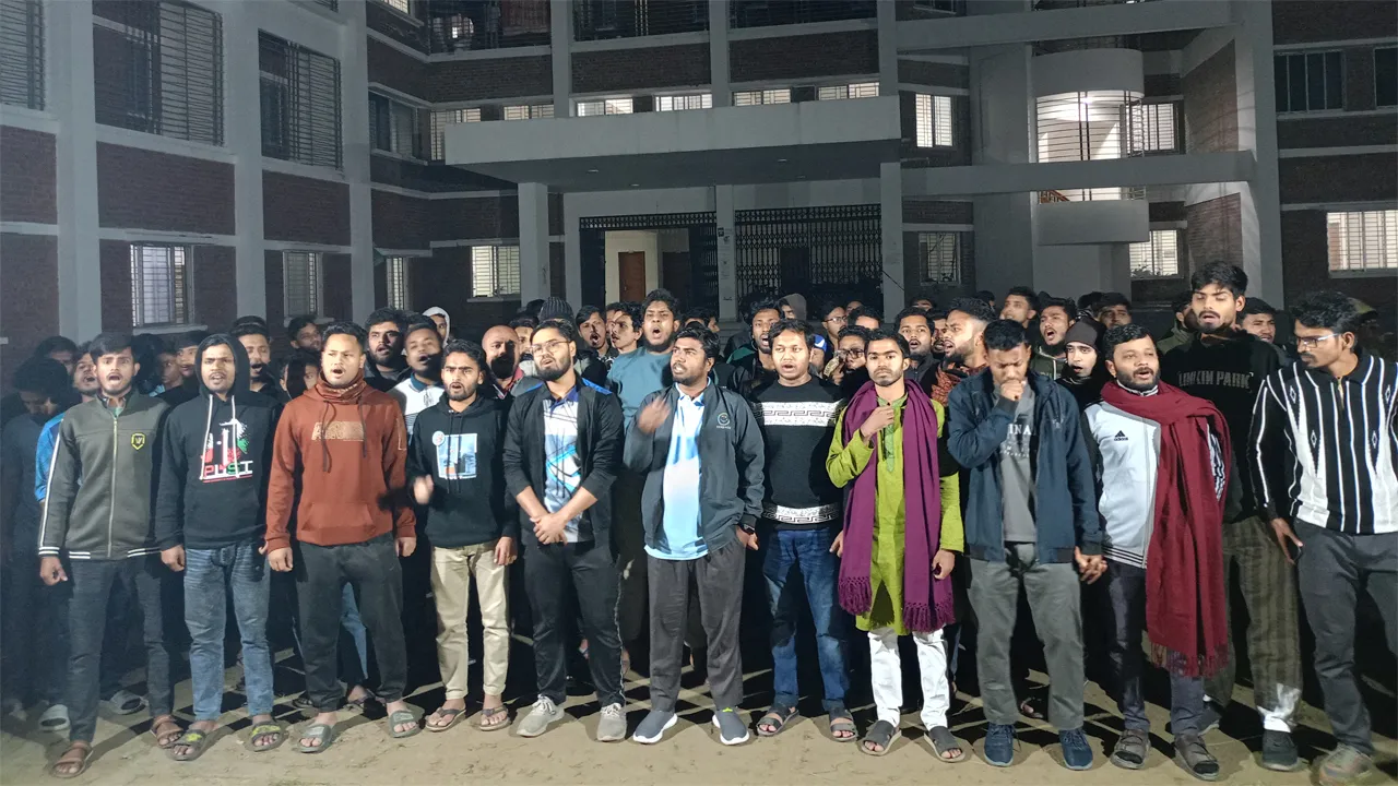 হাদি হত্যার বিচারের দাবিতে পাবিপ্রবিতে বিক্ষোভ