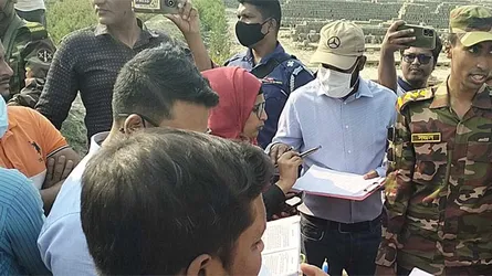 গৌরীপুরে ভ্রাম্যমাণ আদালতের সদস্যদের ওপর হামলা, আহত ৩