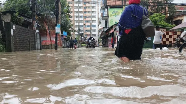 ভারী বর্ষণে সিলেট নগরজুড়ে জলাবদ্ধতা, ভারতের ঢলে সর্বত্র বন্যা আতংক!
