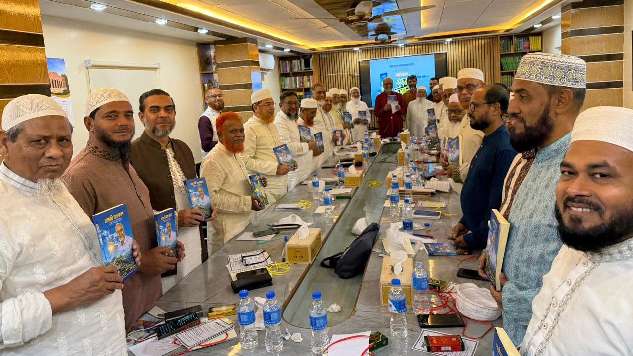 Unveiling-of-the-book-cover-of-Major-(Retd.)-Akhtaruzzaman's-'Agami-Bangladesh'