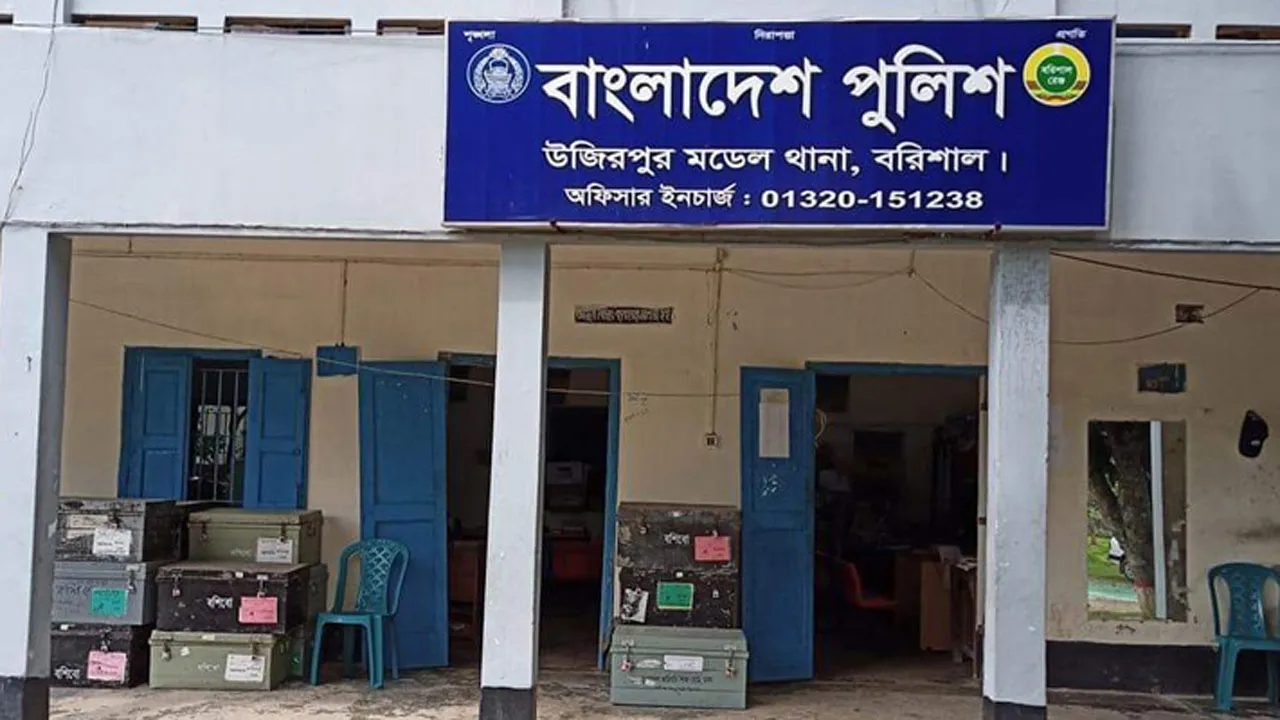 উজিরপুরে বিস্ফোরক মামলার আসামিকে গ্রেফতারের পর ছেড়ে দেয়ার অভিযোগ