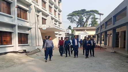 উজিরপুরে ঝুঁকিপূর্ণ ৫ ভোটকেন্দ্র পরিদর্শনে নবাগত ডিসি খায়রুল আলম সুমন