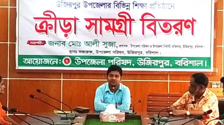 বরিশালে শিক্ষার্থীদের মাঝে ক্রীড়া সামগ্রী বিতরণ