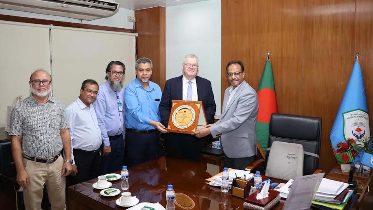 বিএমইউ ভিসির সাথে চীনা প্রতিনিধিদলের সাক্ষাৎ, জয়েন্ট সার্জারি উদ্যোগ