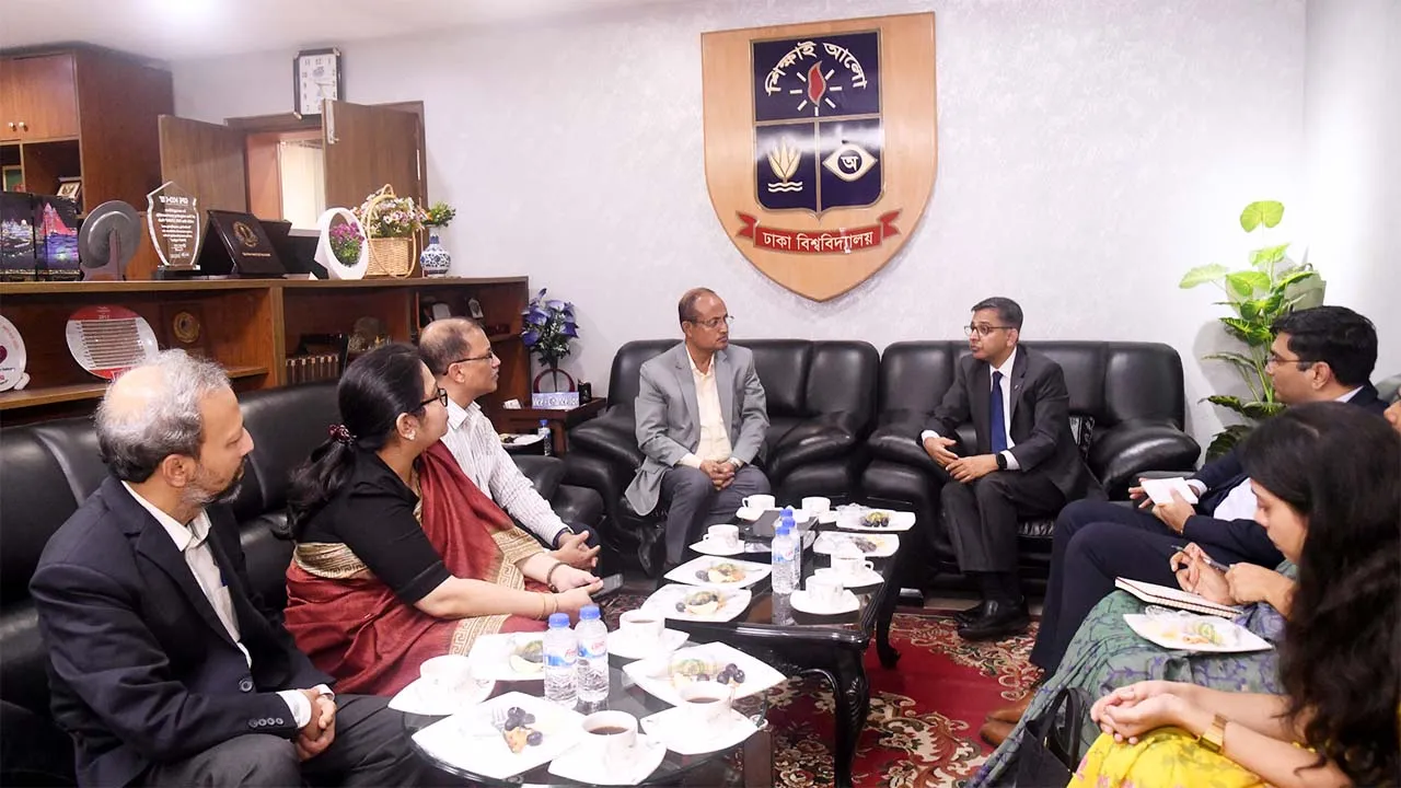 ঢাবি ভিসির সাথে ভারতীয় হাইকমিশনারের সৌজন্য সাক্ষাৎ