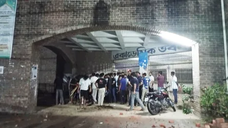 মাভাবিপ্রবিতে বিশ্বকাপ খেলা দেখা নিয়ে শিক্ষার্থীদের সংঘর্ষ, আহত ১০