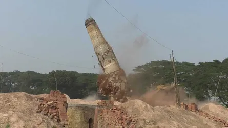 দামুড়হুদায় চারটি ইটভাটার চিমনি উচ্ছেদ