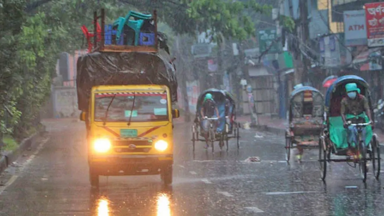 চার বিভাগে অতি ভারী বৃষ্টির পূর্বাভাস, ১৭ নদীবন্দরে সতর্কতা