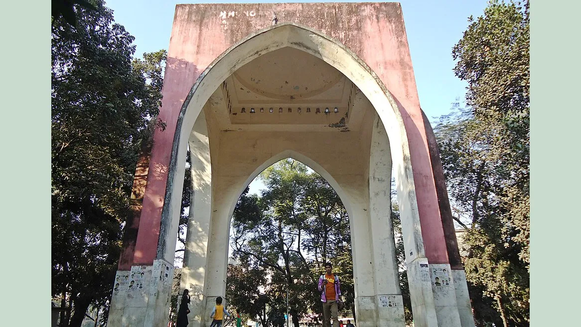 ঢাকার বুকে এক রক্তাক্ত ইতিহাস বাহাদুর শাহ পার্কের গল্প
