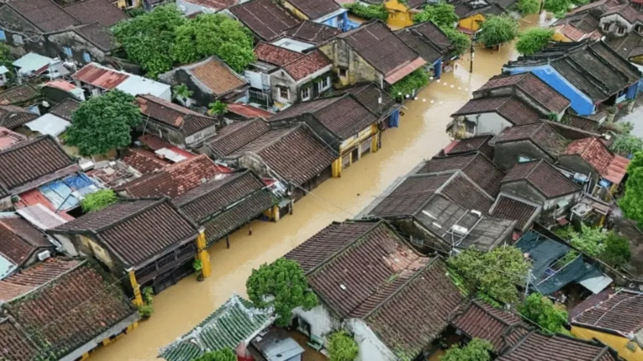 ভিয়েতনামে বন্যায় নিহতের সংখ্যা বেড়ে ৩৫