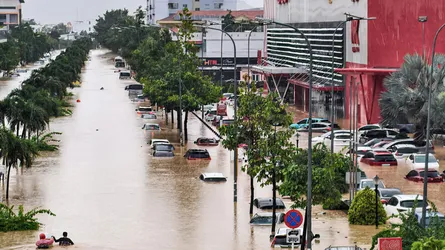 ভিয়েতনামে বন্যায় নিহতের সংখ্যা বেড়ে ১৬