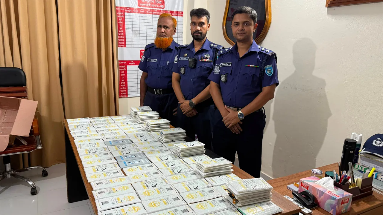 ভূরুঙ্গামারীতে ভারতীয় মোবাইল ফোনের ডিসপ্লে জব্দ, আটক ১